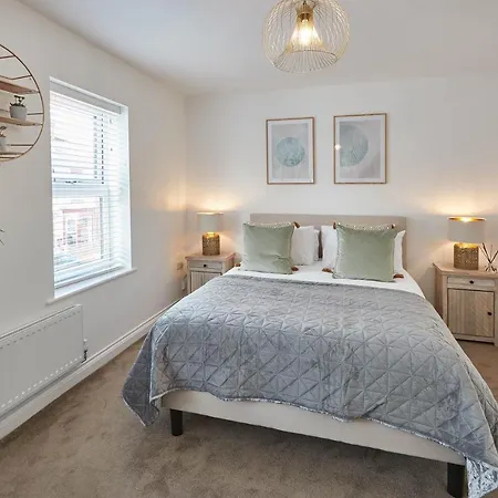 Host & - Chapel Row